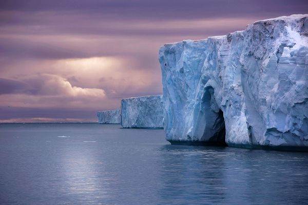 How can we describe the water around the world? 