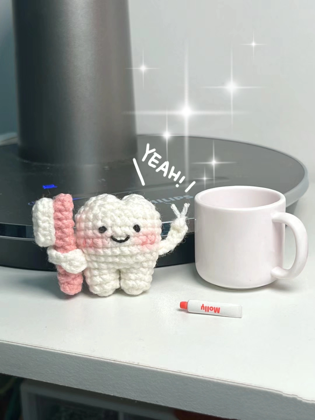 白色小牙齿配粉色牙刷挂件钩