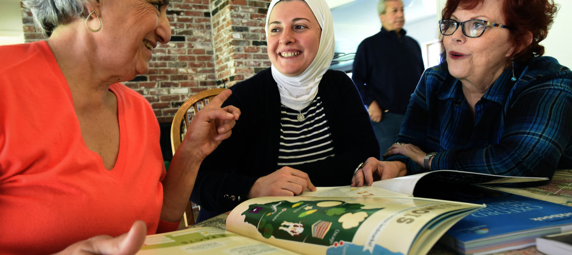 Refugee women in English teach classes Refugee women in English teach classes