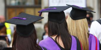 Students 'spend £670m on travel'