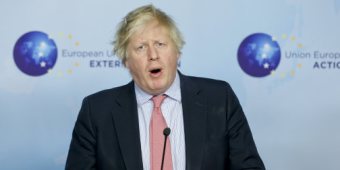 Boris Johnson blames Jeremy Corbyn and 'puffed-up popinjay' Sadiq Khan for Trump no-show