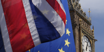 Downing Street hints at 'meaningful vote' climbdown as Tory Brexit rebel predicts government defeat