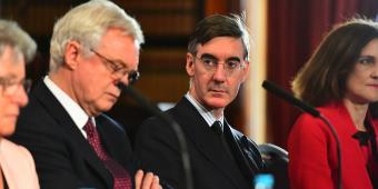 Top Brexiteers call on Theresa May to scrap Chequers plan and back free trade agreement