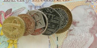 Give £10,000 to all 25-year-olds to ease strain between generations - report