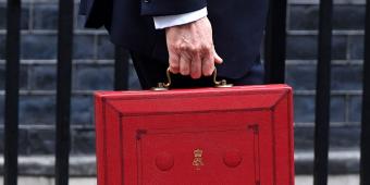 'No public sector pay rise expected' in Hammond's Budget