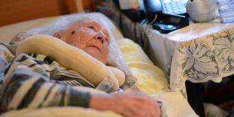 People with dementia are unsafely discharged from hospital, report finds