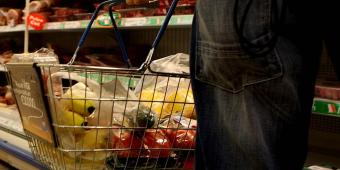 Ministers criticised as poll finds one in five workers skip meals to make ends meet