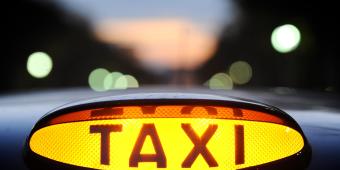 Rogue council handing out taxi licences ‘like sweeties’ - Andrew Gwynne MP