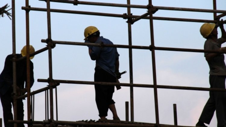 Government backs the construction industry – now banks should do the same