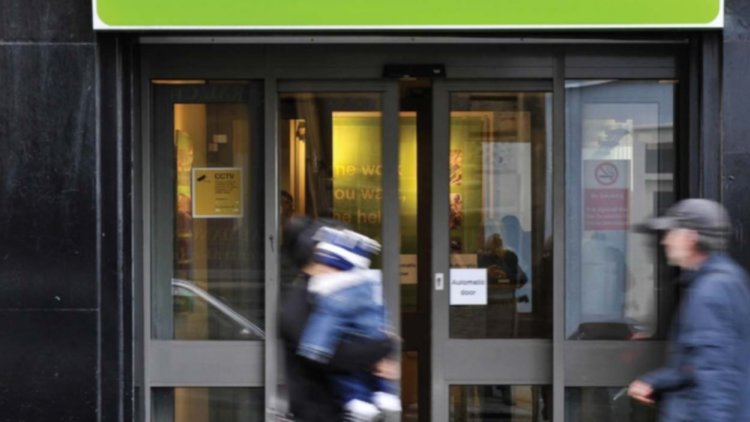 MPs ramp up pressure on Theresa May to slash Universal Credit waiting time