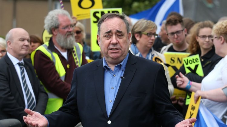 Alex Salmond says he will stand at the next general election