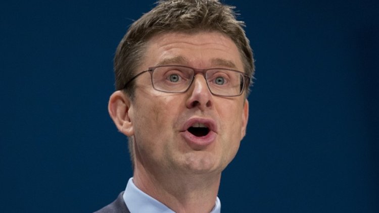 Cabinet minister Greg Clark warns Theresa May against 'damaging' free movement restrictions after Brexit