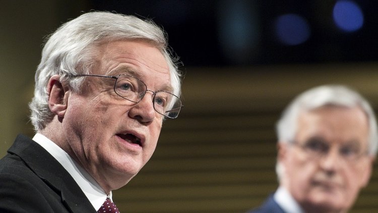 David Davis says MPs will vote down Brexit deal if future trade terms unknown