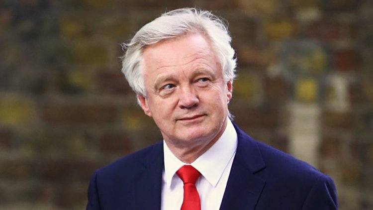 Theresa May and David Davis prepare for Brexit backstop showdown