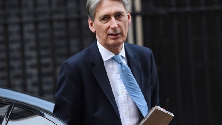 Philip Hammond 'deluded' amid row over troop numbers