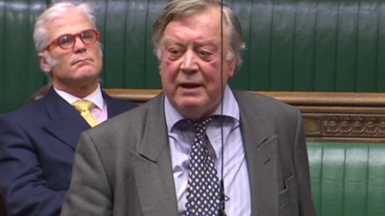 Tory veteran ridicules Theresa May over ‘silly’ Brexit date amendment