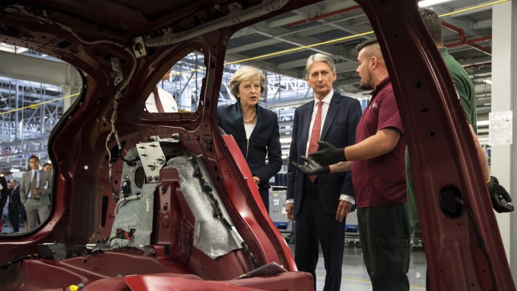 Car industry urges Theresa May to rethink 'unrealistic' Brexit plans or risk jobs