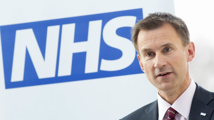 Jeremy Hunt apologises to NHS patients after thousands of operations are delayed