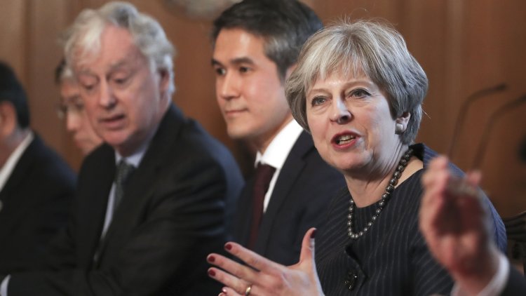 Theresa May accused of ‘plot to frustrate Brexit’ by keeping UK half in single market