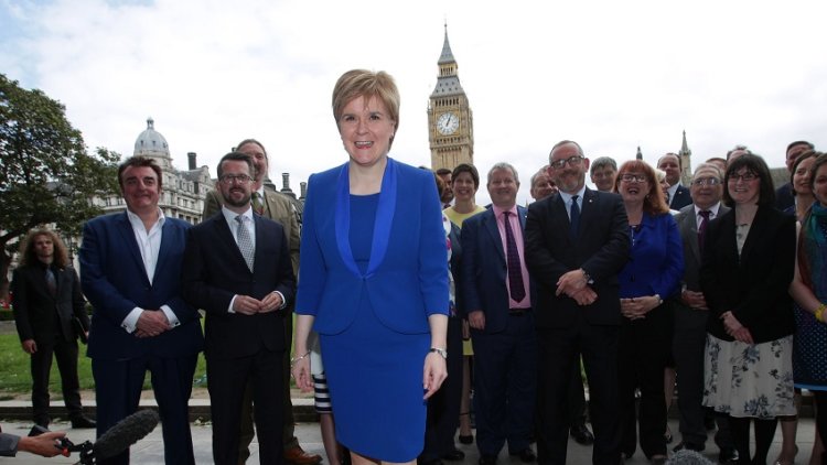 Nicola Sturgeon urges Theresa May to drop single market exit plans having ‘failed’ to win support