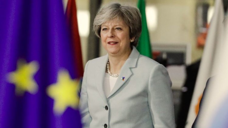 EU leaders 'will delay Brexit trade talks' unless divorce deal becomes law