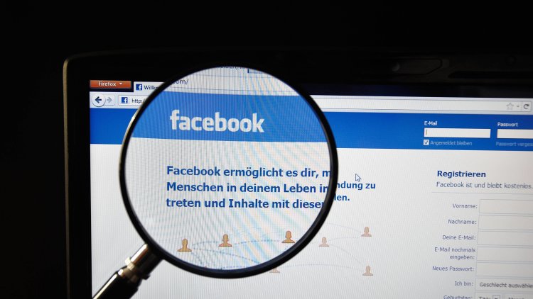 Social media experts & politicians must work together to regulate political advertising online