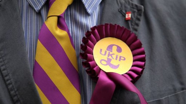 Ukip loses last council majority after defection