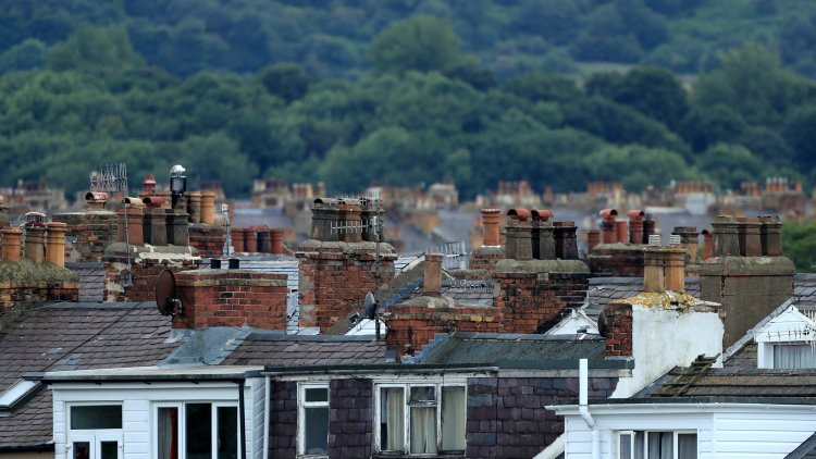 Government announces crackdown on rogue landlords with raft of measures to help tenants