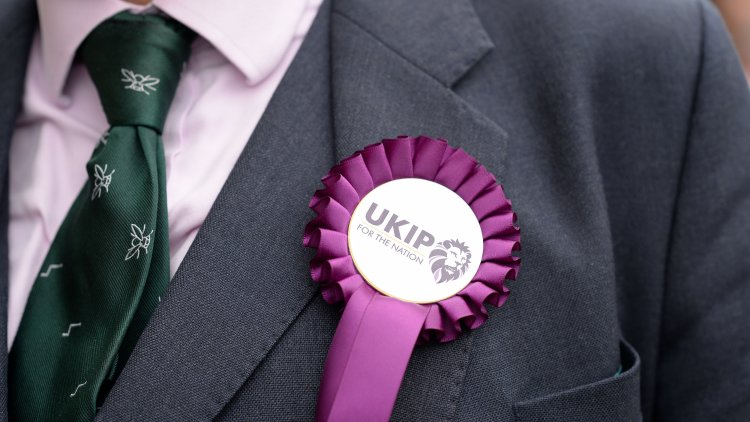 Ukip councillors  in Great Yarmouth defect to hand council control to the Tories