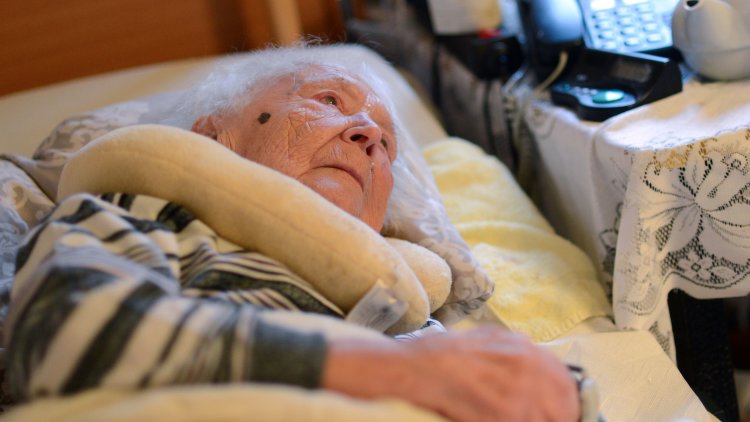 People with dementia are unsafely discharged from hospital, report finds