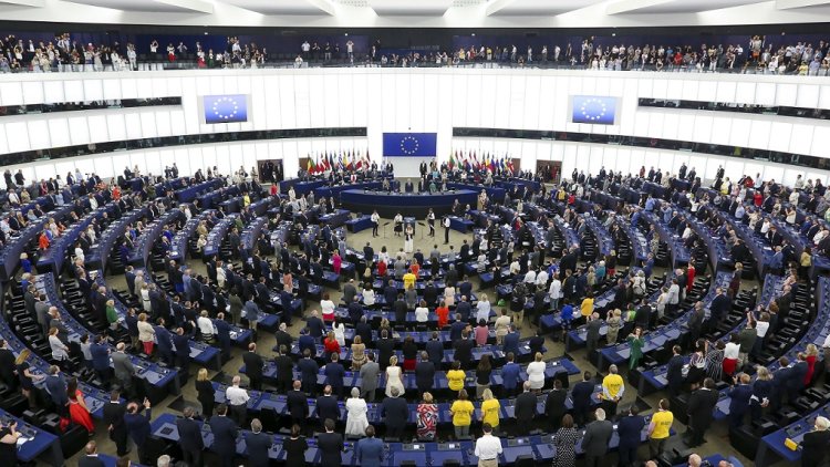 Brexit Party MEPs branded 'pathetic' for turning their back on EU anthem