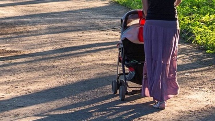 Single mothers make up 85% of those hit by government benefit cap, Labour reveals