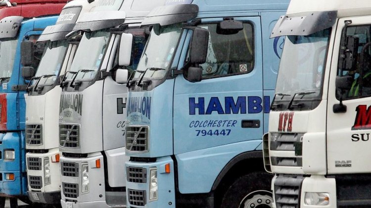 Ministers hire dozens of lorries for chaotic no-deal Brexit test run