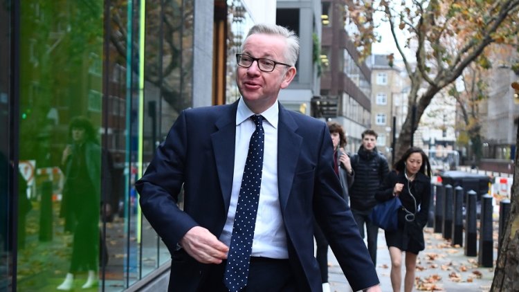 Boost for Theresa May as Michael Gove confirms he will not quit Cabinet over draft Brexit deal