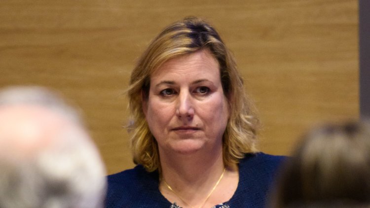 Tory Brexit rebel Antoinette Sandbach loses local confidence vote after being sacked by Boris Johnson