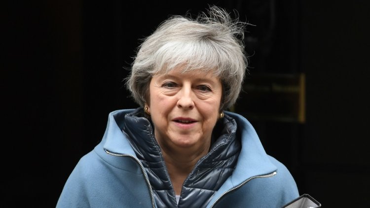 Theresa May says MPs must ‘hold our nerve’ as ministers push for last-ditch Brexit deal