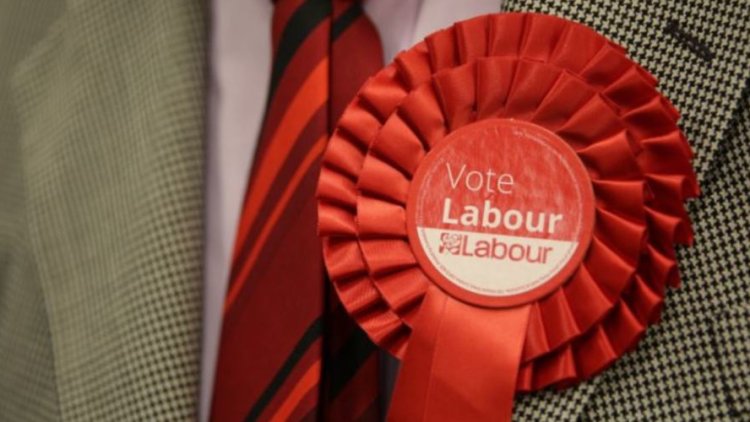 Labour snatches poll lead as Tory support plummets after week of Brexit chaos