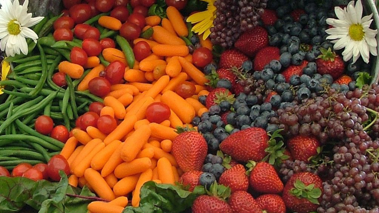 Labour vows to boost poor families’ access to fresh fruit and veg under new wellbeing law
