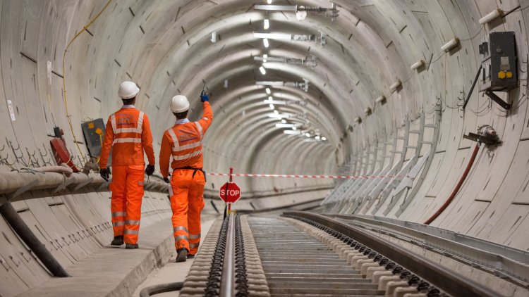 Ministers set to announce extra £1bn for delayed Crossrail project