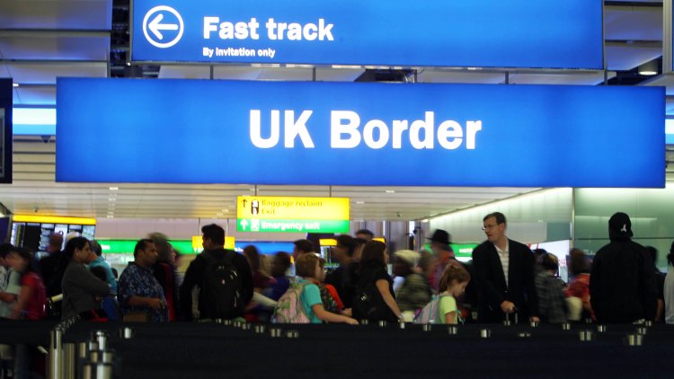 Border checks after Brexit could cost more than £1bn - report