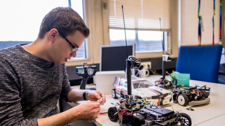 Engineering degree students need creativity more than Maths and Physics A levels