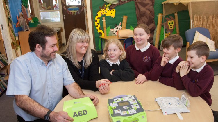 Primary school receives life-saving device from Airbus