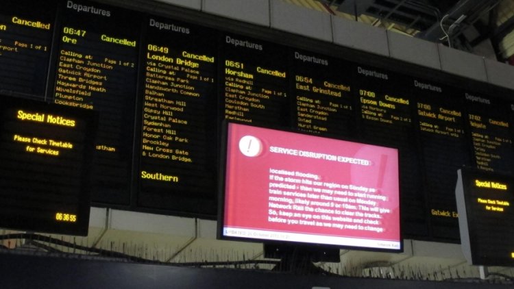 Southern Rail is 'ruining people's quality of life' - Henry Smith MP