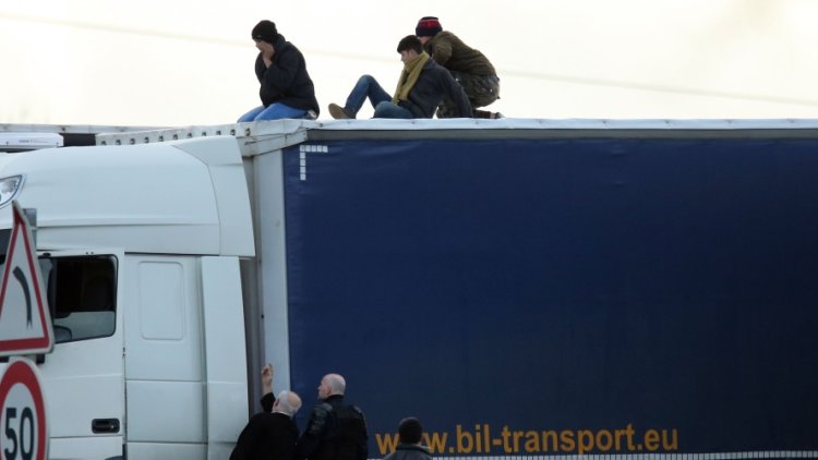Truck drivers repeat demand for French military at Calais