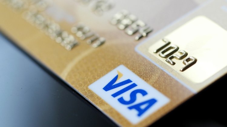 Deflation boosts household spending - report