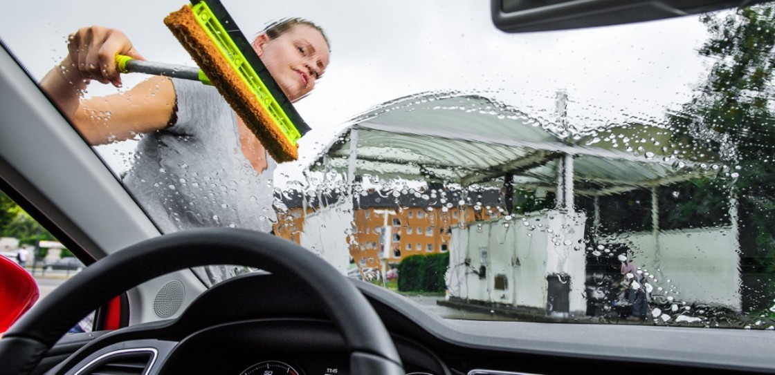 MPs demand crackdown on hand car washes in bid to beat modern slavery