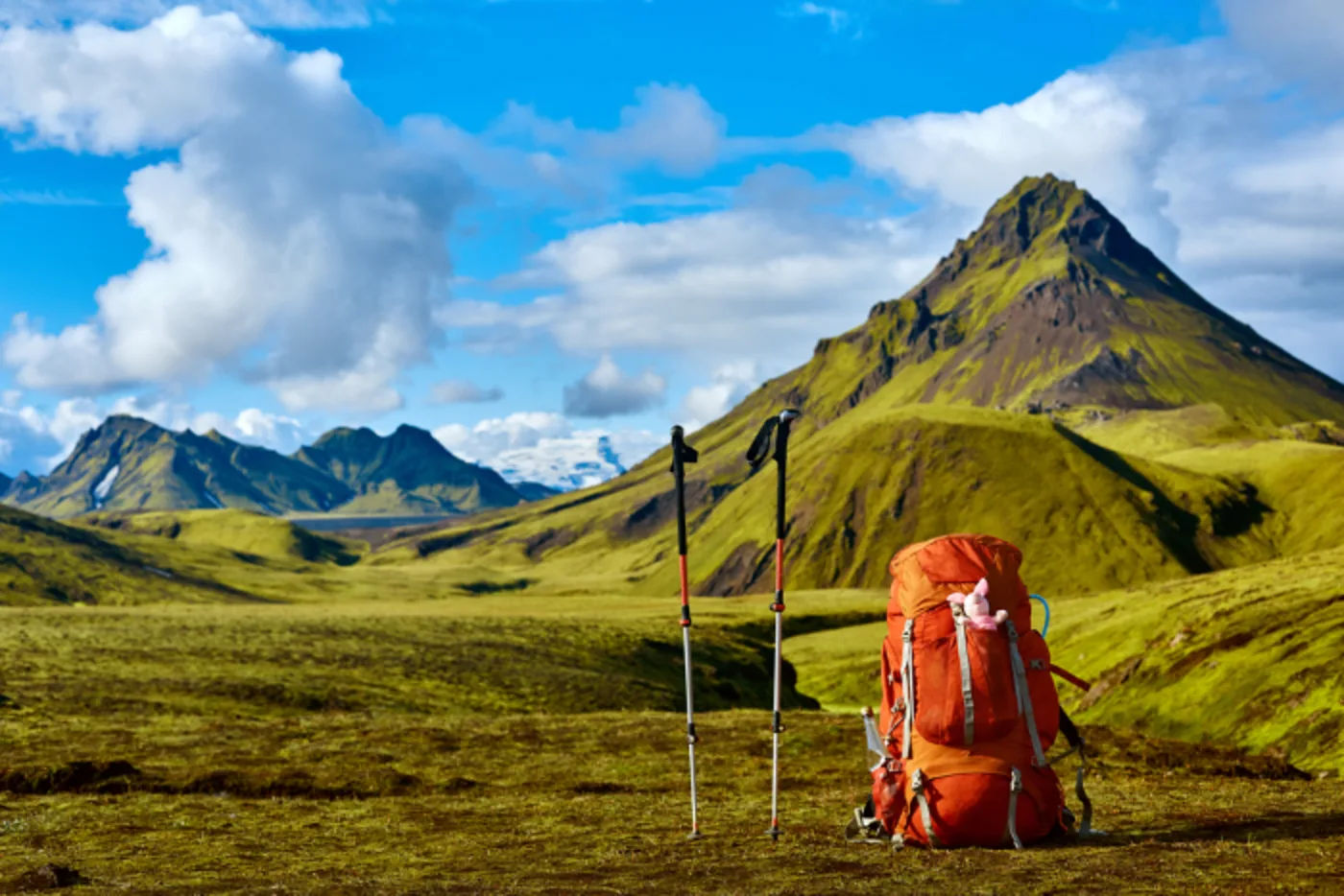 Randonneur avec sac à dos se préparant à la randonnée du Landmannalaugar