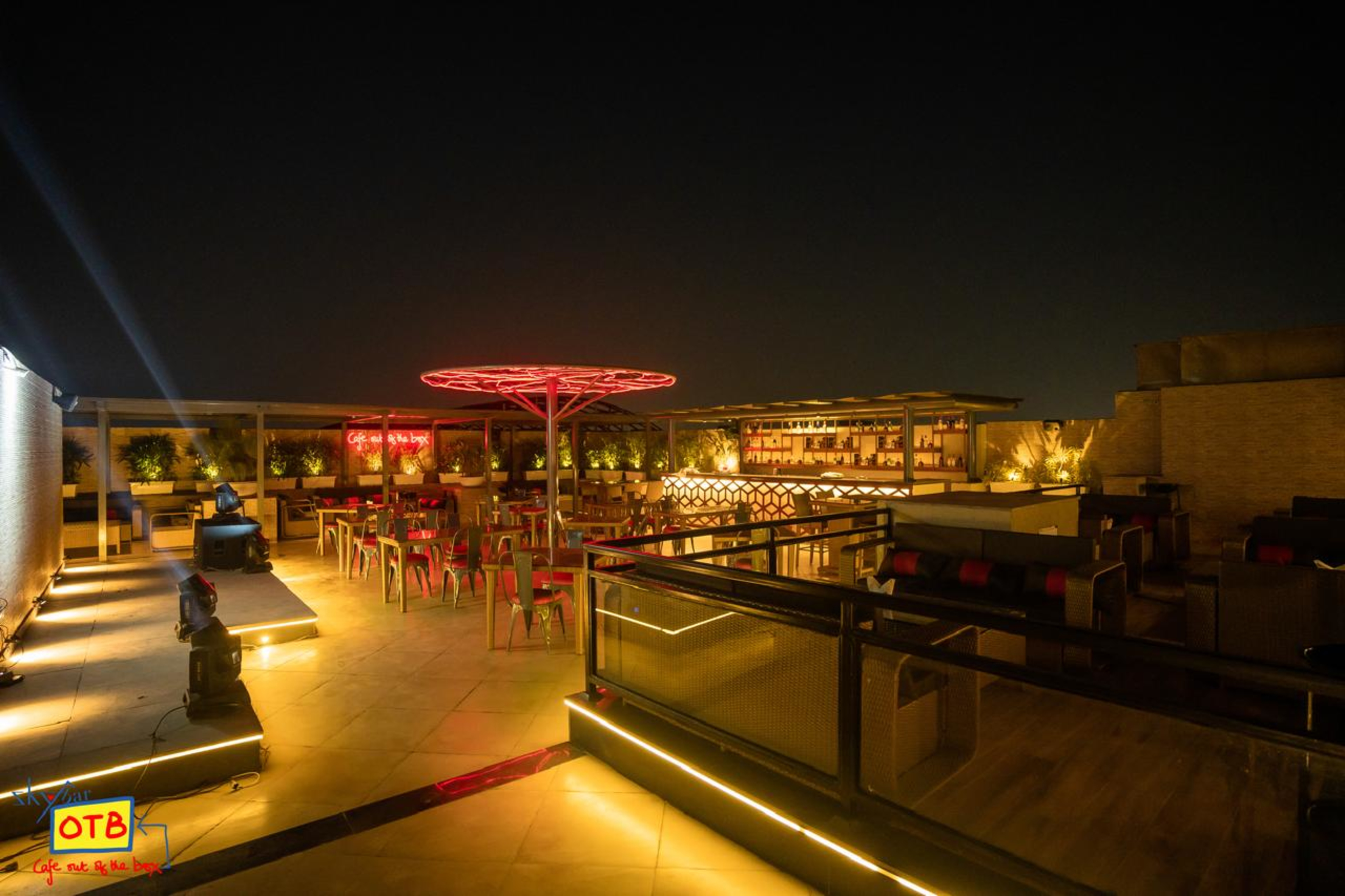 Elegant courtyard and dining at otb Connaught Place 29