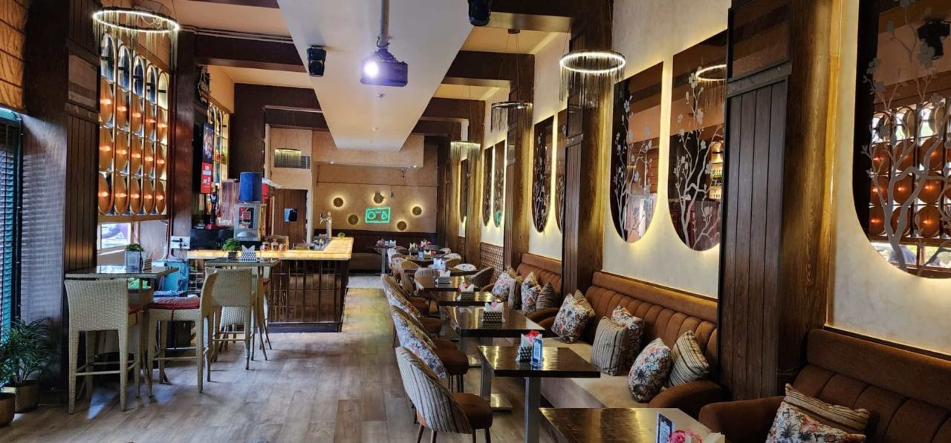 Elegant courtyard and dining at otb Connaught Place 2