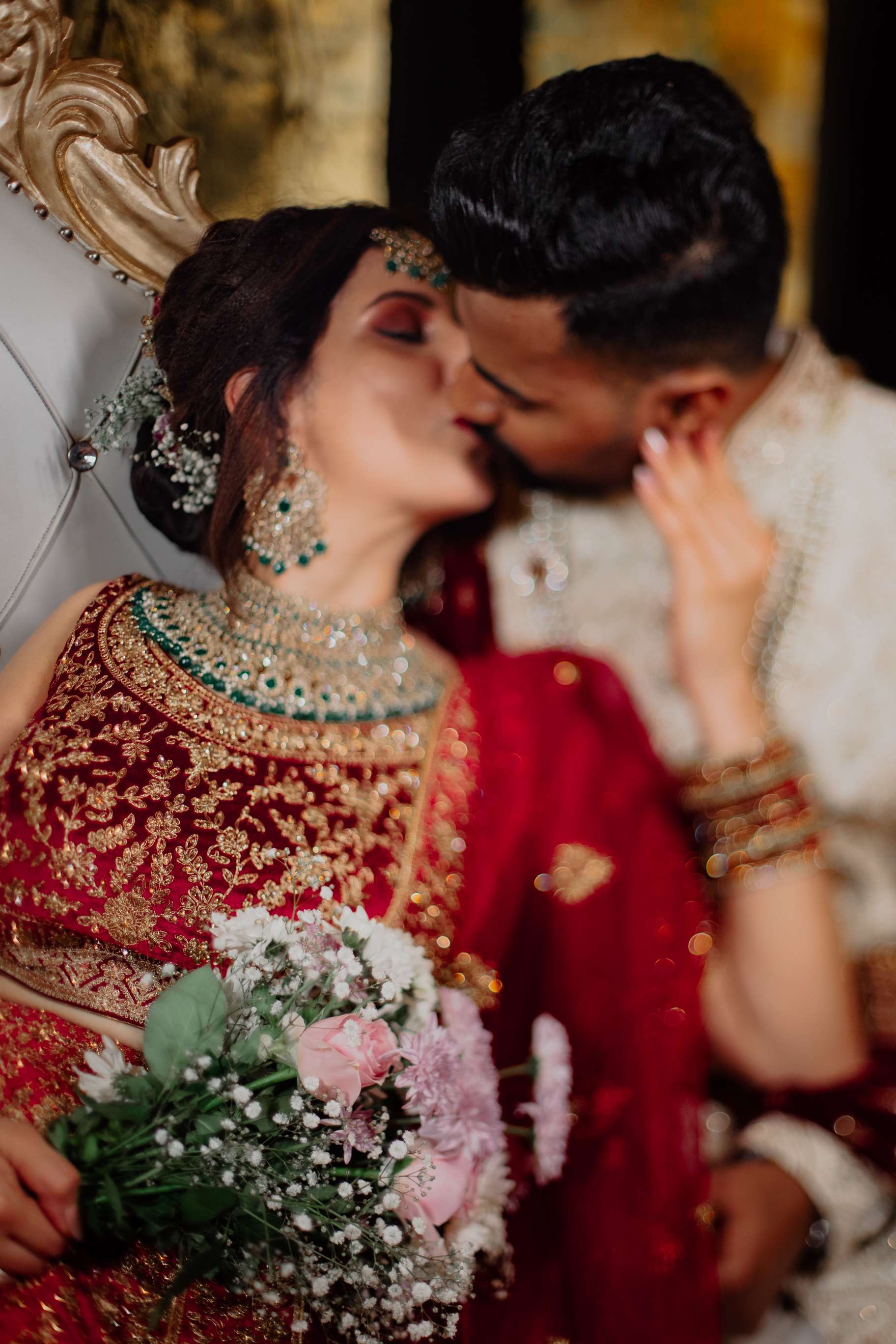 Sarah & Michael - Romantic Kiss